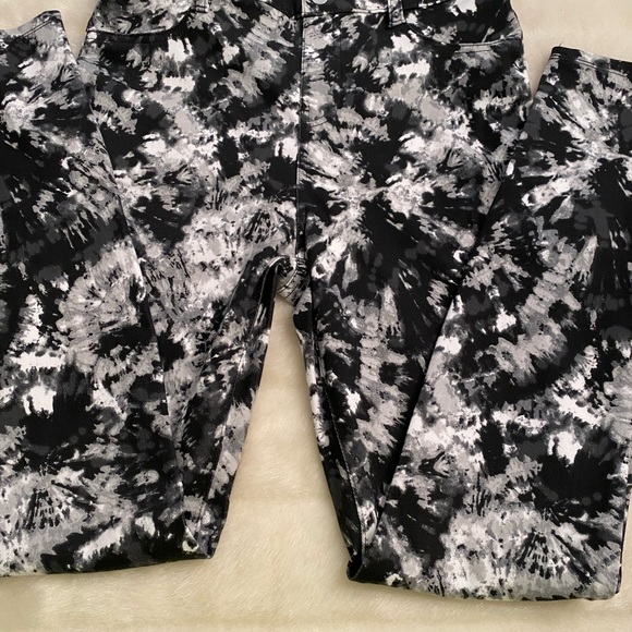 Black& White Printed Tights Size 4/6- Stylish and Comfortable - Picture 7 of 10